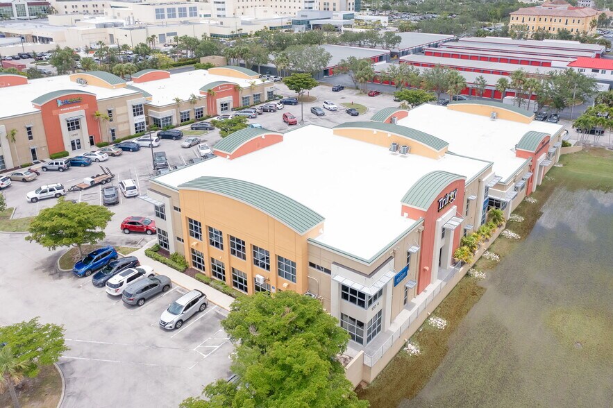 More Photos Of 13774 Plantation Rd, Fort Myers Medical For Lease