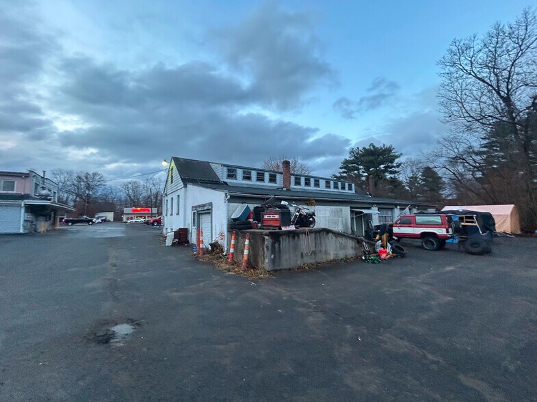 More Photos Of 1247 Queen St, Southington Freestanding For Sale
