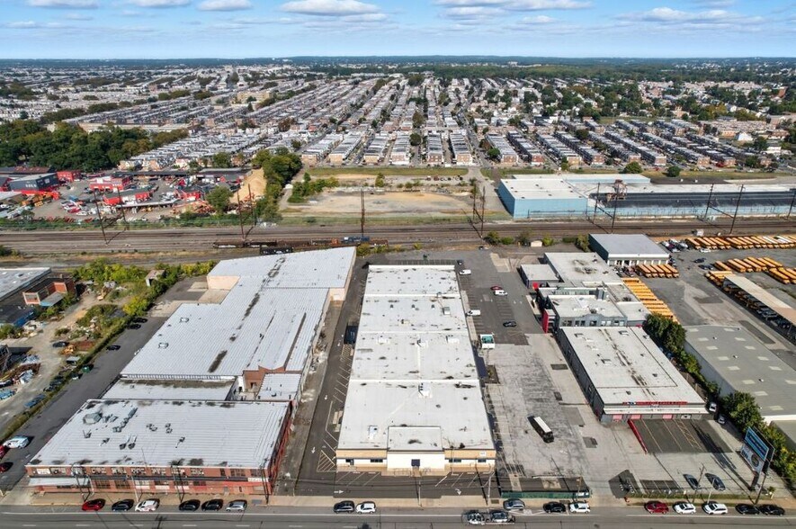 More Photos Of 7520 State Rd, Philadelphia Warehouse For Lease