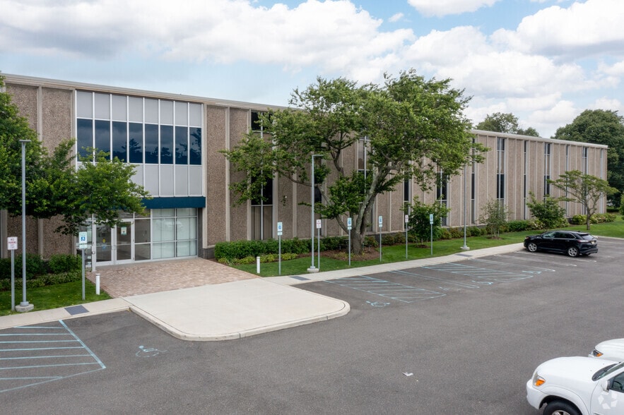 More Photos Of 999 Stewart Ave, Bethpage Office For Lease