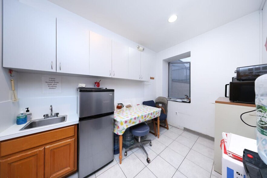 More Photos Of 829 57th St, Brooklyn Storefront Retail Office For Sale