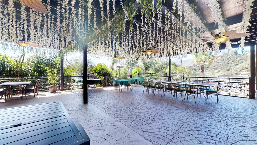 More Photos Of 6500 Foothill Blvd, Tujunga Restaurant For Sale