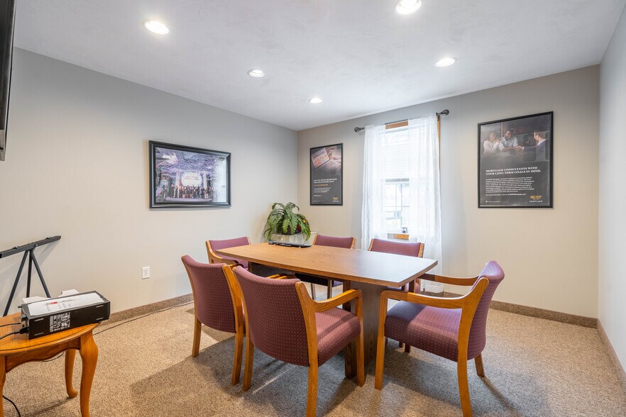 More Photos Of 415 Main St, Spencer Office For Sale