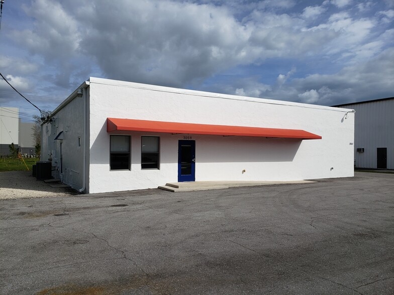 More Photos Of 3059-3061 SE Monroe St, Stuart Warehouse For Lease