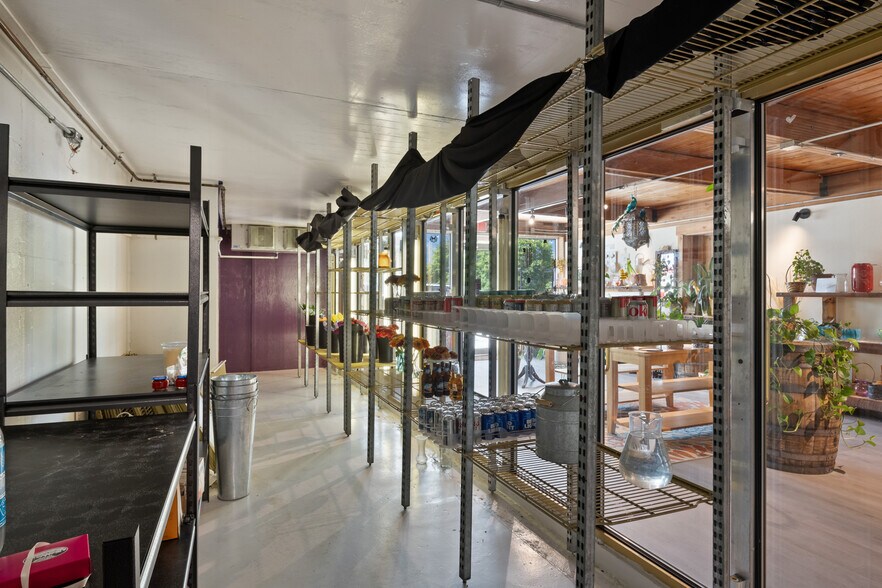 More Photos Of 108 Main St, Stevensville General Retail For Sale