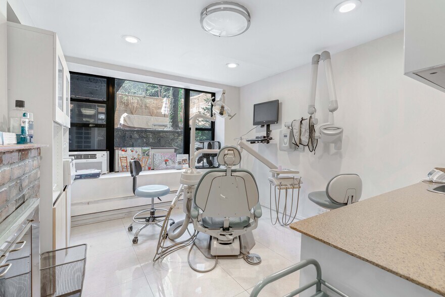 More Photos Of 352 E 51st St, New York Apartments For Lease