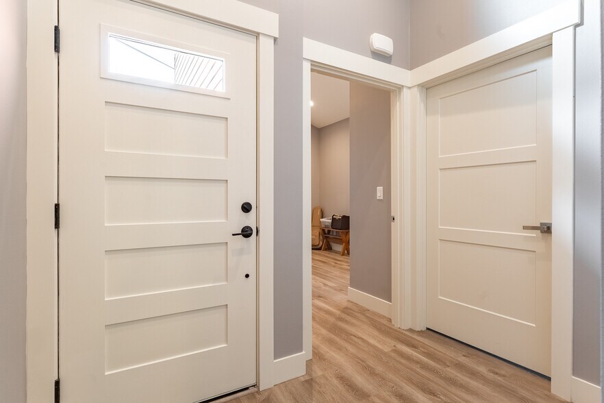 More Photos Of 914 Citadel Dr, Everson Office Residential For Sale