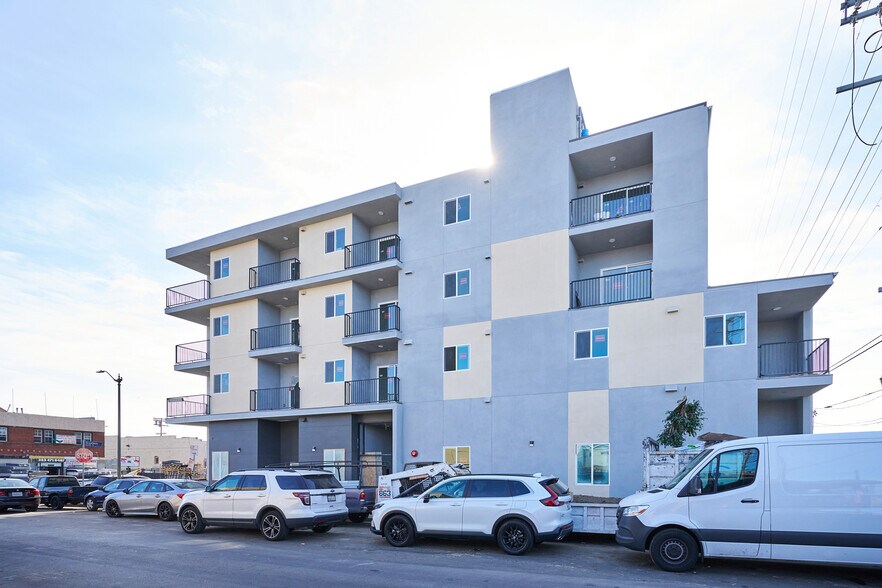 More Photos Of 300 W 60th St, Los Angeles Apartments For Sale
