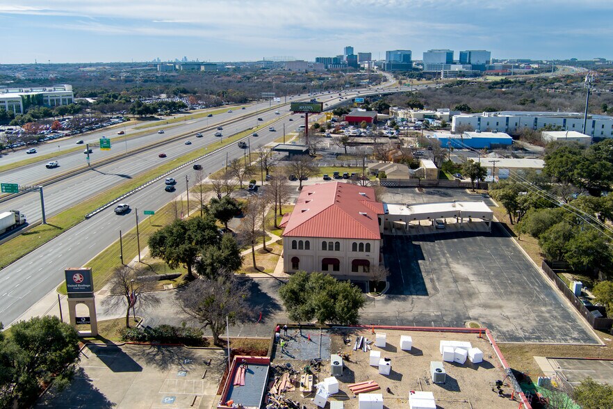 More Photos Of 12208 N MoPac Expy, Austin Bank For Lease