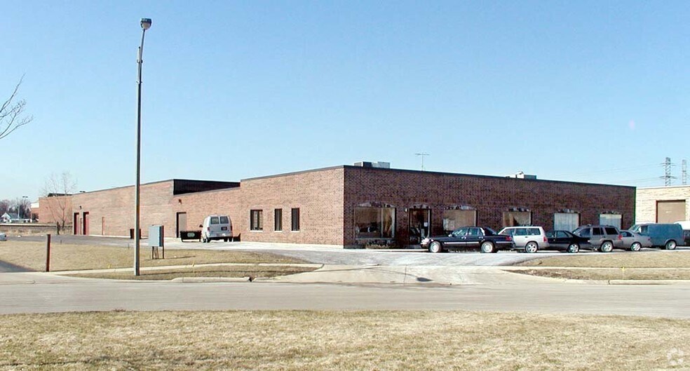 Primary Photo Of 1480 Industrial Dr, Itasca Warehouse For Lease