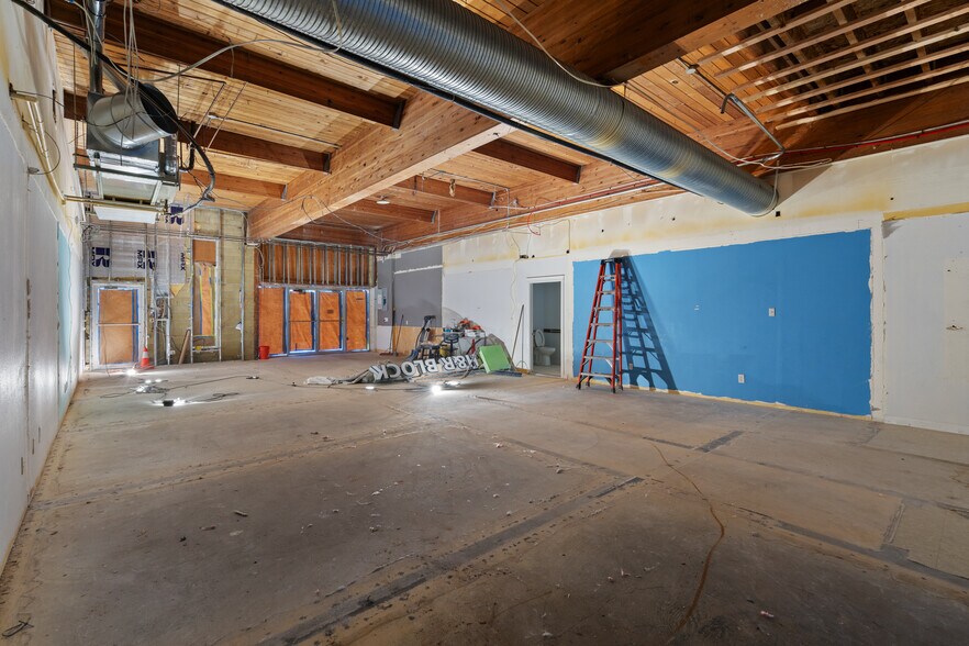 More Photos Of 222 NE Everett St, Camas Storefront Retail Office For Lease