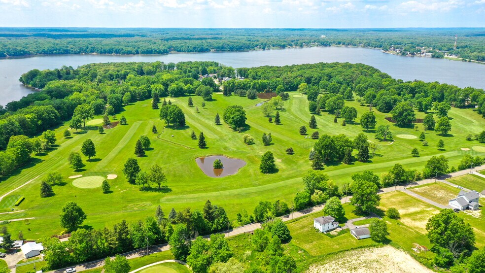 More Photos Of 2404 SE River Rd, Lake Milton Golf Course Driving Range For Sale