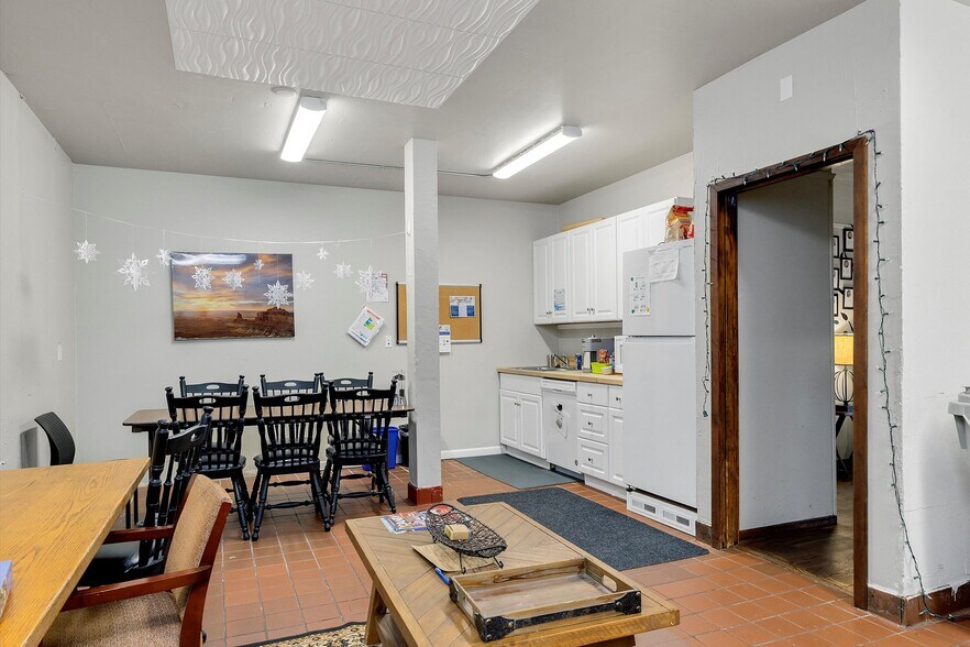 More Photos Of 113 N Elm St, Canby Restaurant For Lease