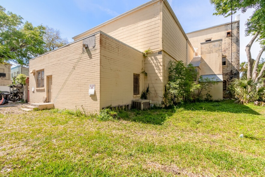 More Photos Of 135 Orange Ave, Daytona Beach Storefront For Sale