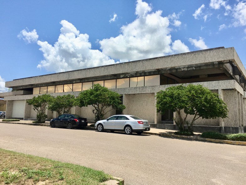 More Photos Of 422 E Avenue B, Robstown Medical For Lease