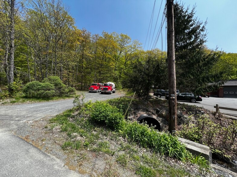 More Photos Of 4 Teal Road, Averill Park Flex For Sale