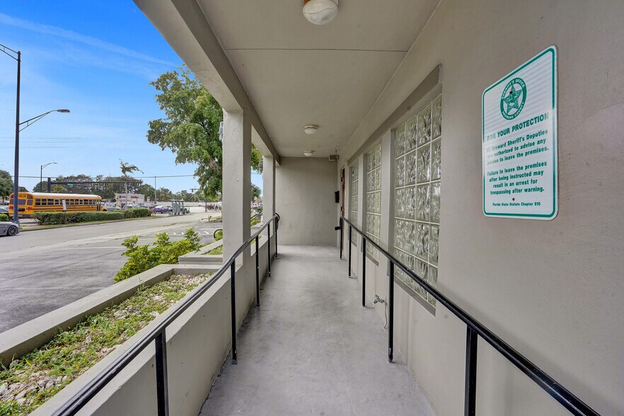 More Photos Of 51 E Commercial Blvd, Fort Lauderdale Medical For Sale