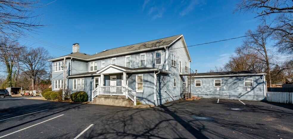 More Photos Of 105 Lyndon Ln, Louisville Medical For Sale