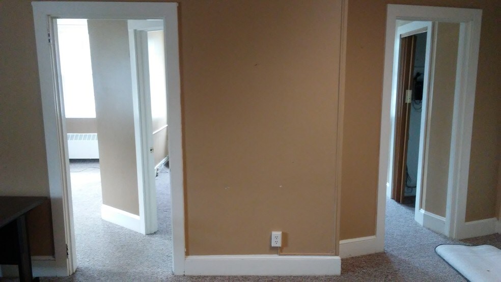 More Photos Of 12 Main St, Essex Office For Lease
