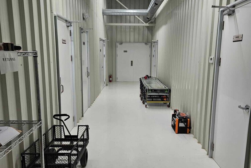 More Photos Of 609 Indian Rd, Seiling Auto Repair For Sale