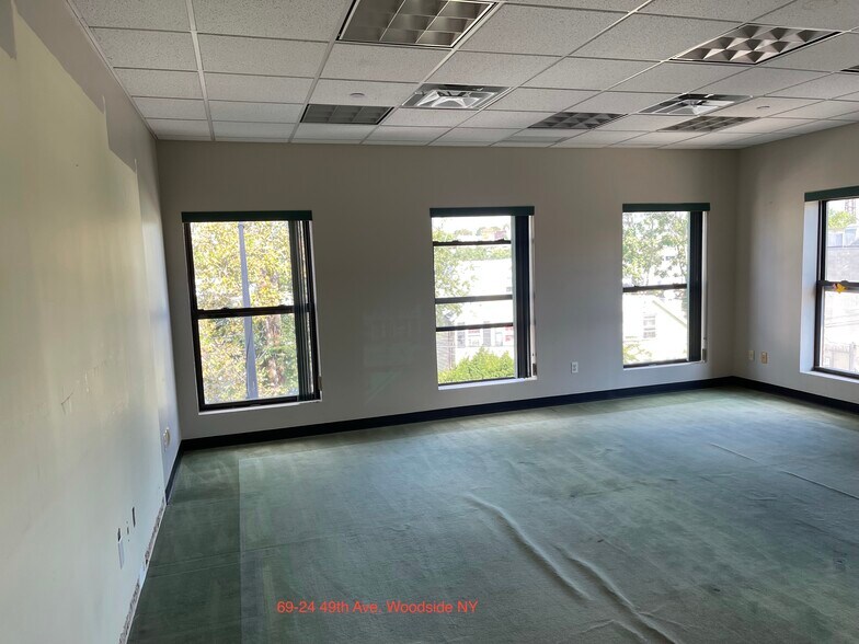 More Photos Of 6924 49th Ave, Woodside Medical For Lease