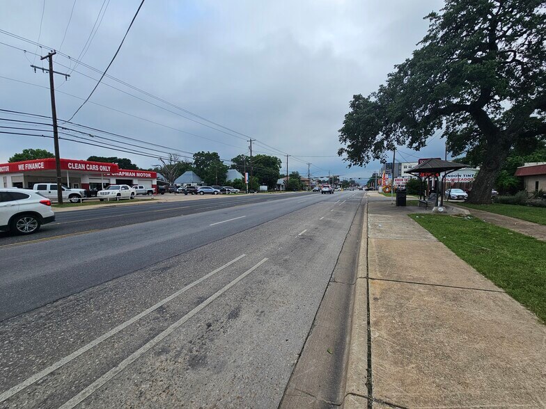 More Photos Of 4712 S Congress Ave, Austin Auto Dealership For Sale