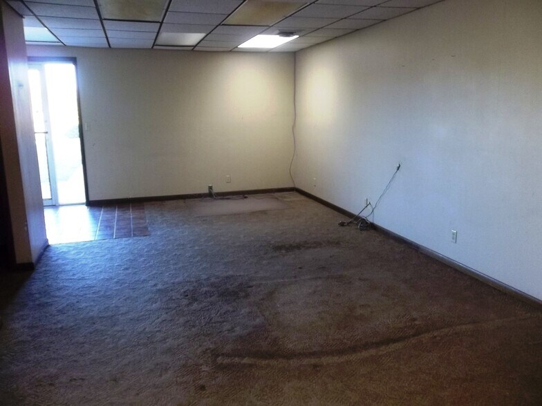 More Photos Of 1250 Tank Street, Neodesha Industrial For Sale