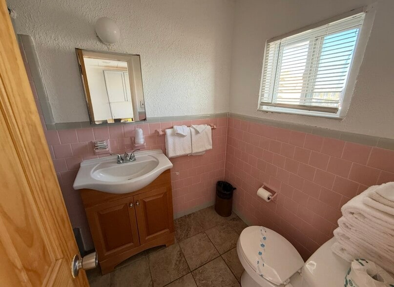 More Photos Of 4711 Atlantic Ave, Wildwood Hotel For Sale