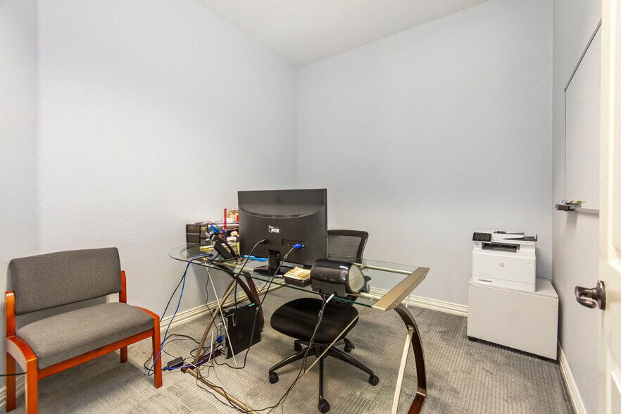 More Photos Of 7633 Bellaire Dr S, Fort Worth Medical For Sale