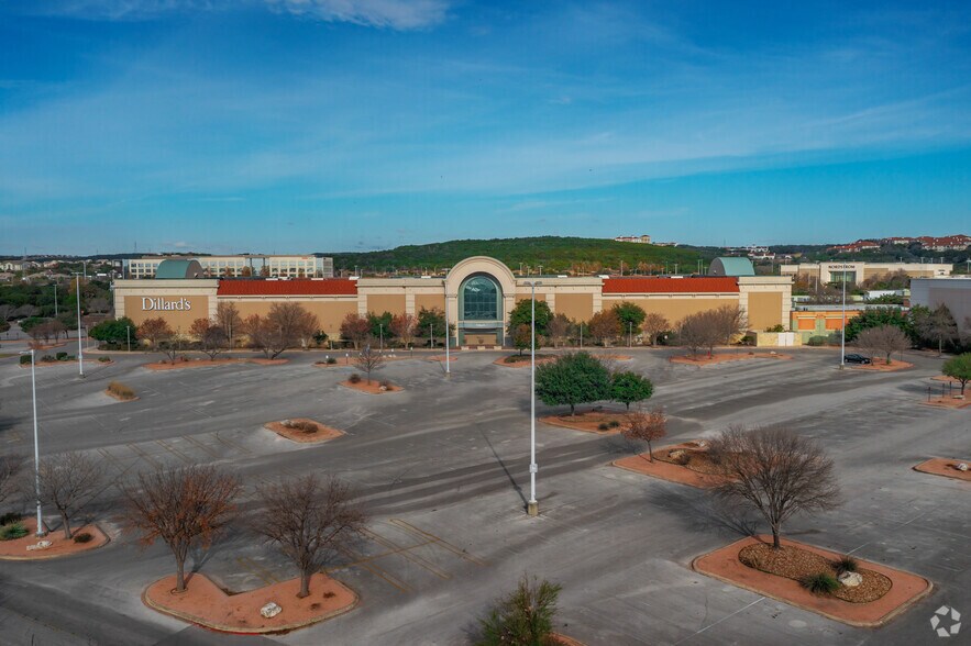 More Photos Of 15900 La Cantera Pky, San Antonio Unknown For Lease