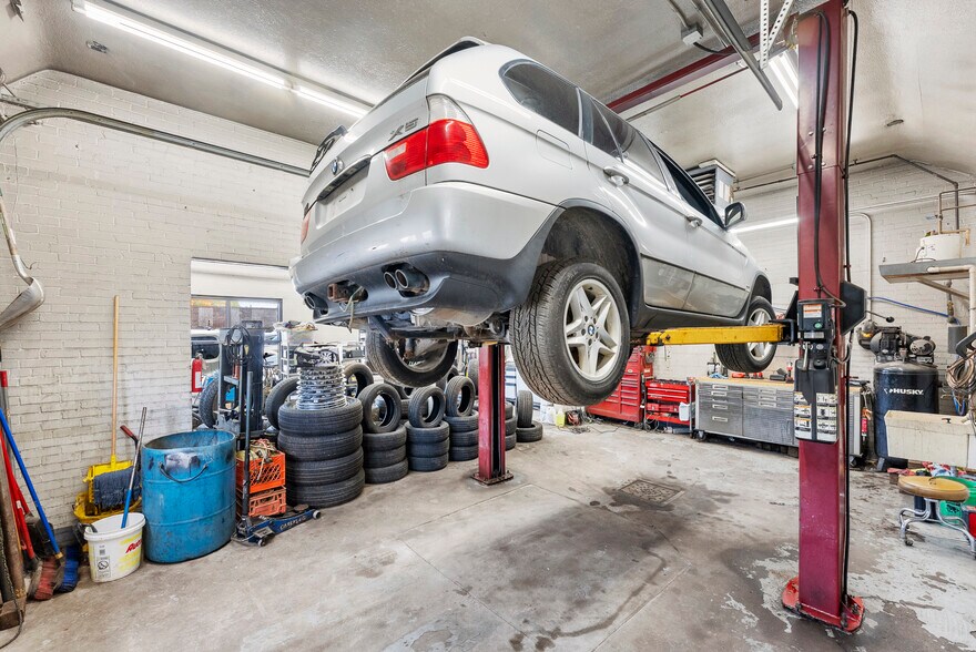 More Photos Of 4201 E Lake St, Minneapolis Auto Dealership For Sale