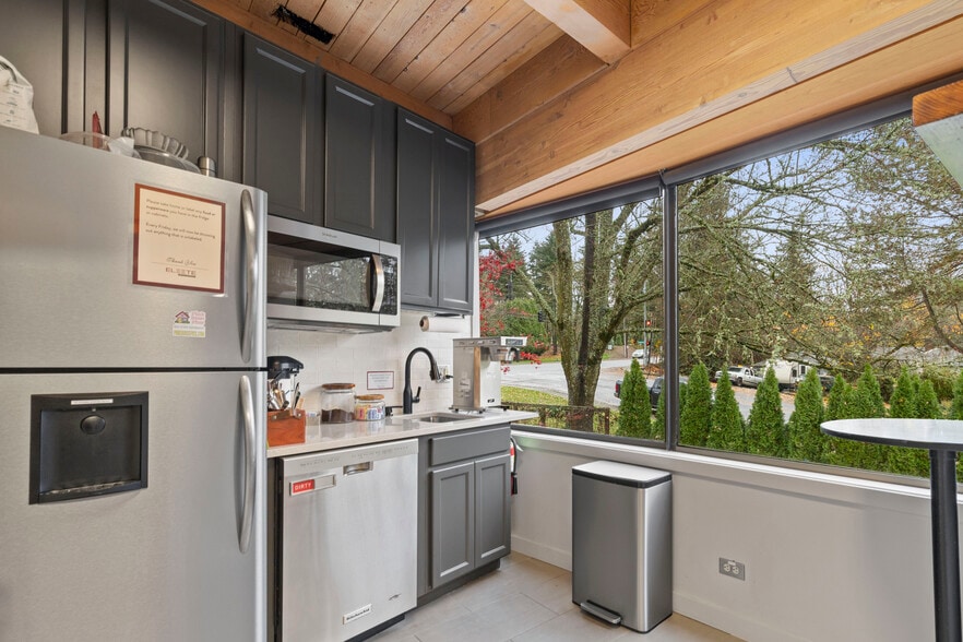 More Photos Of 9200 SW Barnes Rd, Portland Office For Sale