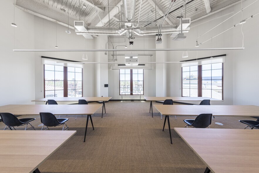 More Photos Of 6543 S Las Vegas Blvd, Las Vegas Office For Lease