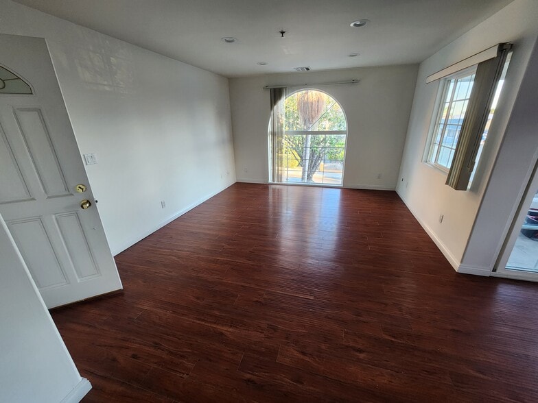 More Photos Of 335-337 E Providencia Ave, Burbank Apartments For Sale