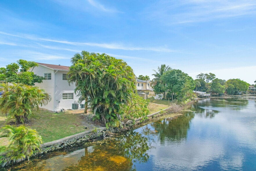 More Photos Of 461 Sunshine Dr, Coconut Creek Apartments For Sale