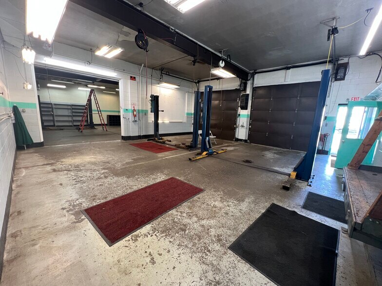 More Photos Of 744 Springfield St, Dayton Auto Repair For Sale