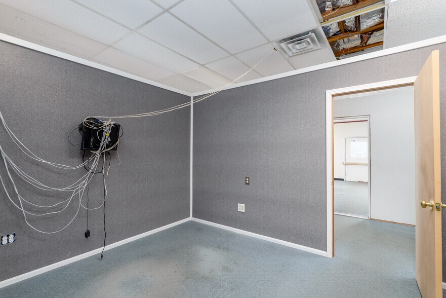 More Photos Of 445 W Washington St, Sequim General Retail For Lease