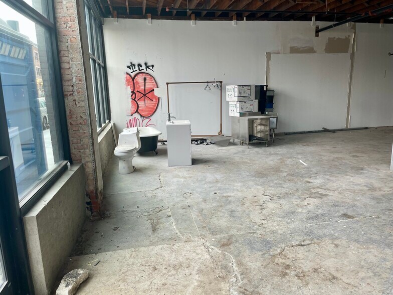 More Photos Of 500-504 E 18th St, Kansas City Storefront Retail Office For Lease