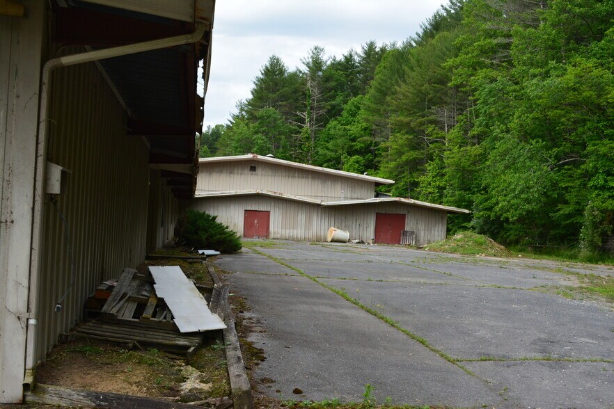 More Photos Of 6421 Highway 91 N, Laurel Bloomery Warehouse For Lease