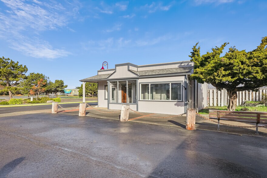 More Photos Of 165 Alabama Ave SE, Bandon Office Residential For Sale