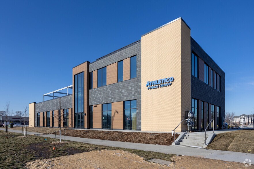 More Photos Of NW 62nd & Merle Hay Rd, Johnston Unknown For Lease