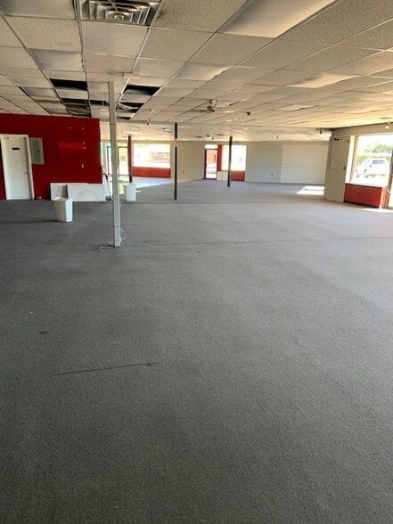 More Photos Of 2015 Family Cir, Lexington Freestanding For Lease