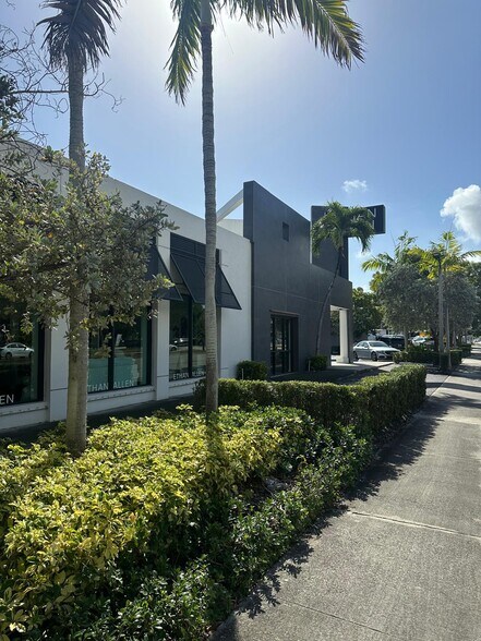 More Photos Of 9775 S Dixie Hwy, Miami Freestanding For Lease