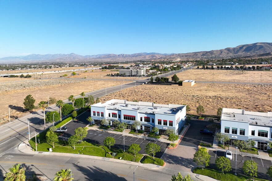 More Photos Of 514 Commerce Ave, Palmdale Medical For Sale