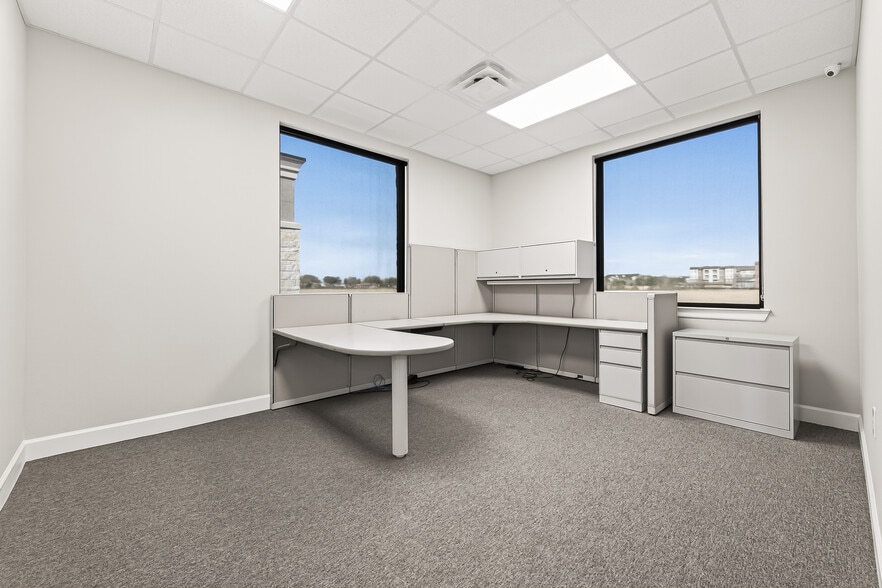 More Photos Of 25145 Star Ln, Katy Office For Sale