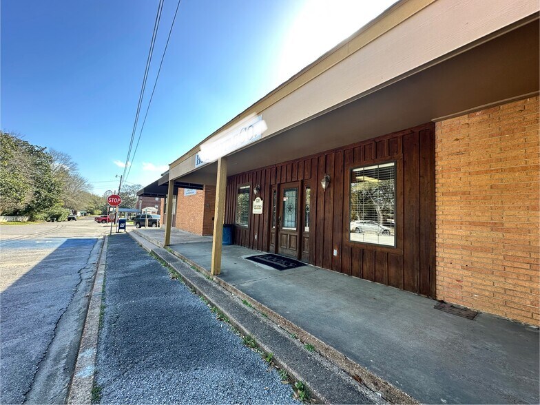 More Photos Of 120 S Charlton St, Woodville Office For Sale