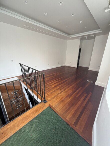 More Photos Of 149 North St, Boston Storefront Retail Residential For Lease