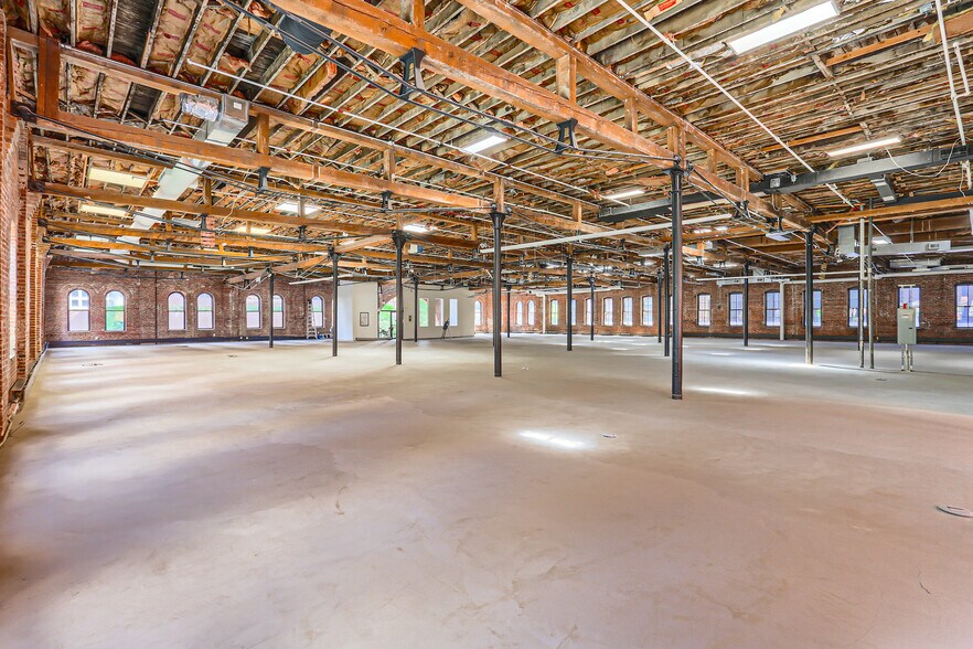 More Photos Of 1801 Lawrence St, Denver Office For Sale