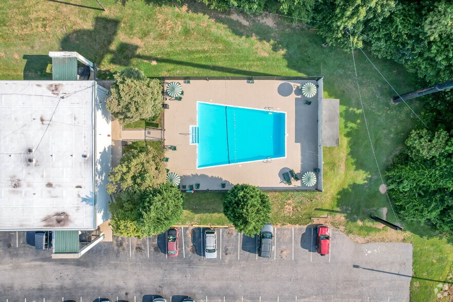 More Photos Of 2551 Smokey Park Hwy, Candler Hotel For Sale