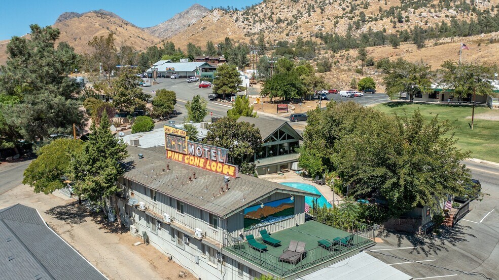 Primary Photo Of 13383 Sierra Way, Kernville Hotel For Sale